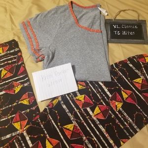 LulaRoe outfit. TC leggings and XL classic